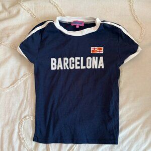 Women's short-sleeved shirts are very cool to wear.